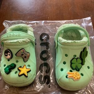 Crocs toddler size 6